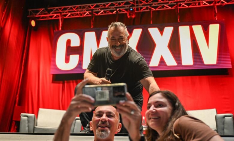 Cem Yılmaz’dan MOE Açık Hava Sahnesi’nde unutulmaz gösteri Cem Yılmaz’dan MOE Açık Hava Sahnesi’nde unutulmaz gösteri